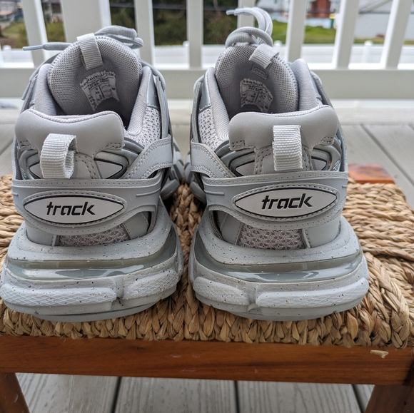 BALENCIAGA - Picture 10 of 15